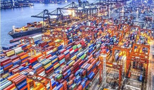 美國港口擁堵加重，集裝箱船等候時間延緩至8天